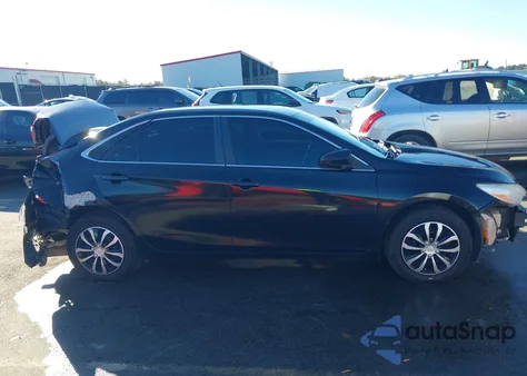 2015 Toyota Camry Le z USA, uszkodzony, nr VIN 4T1BF1FK2FU485034